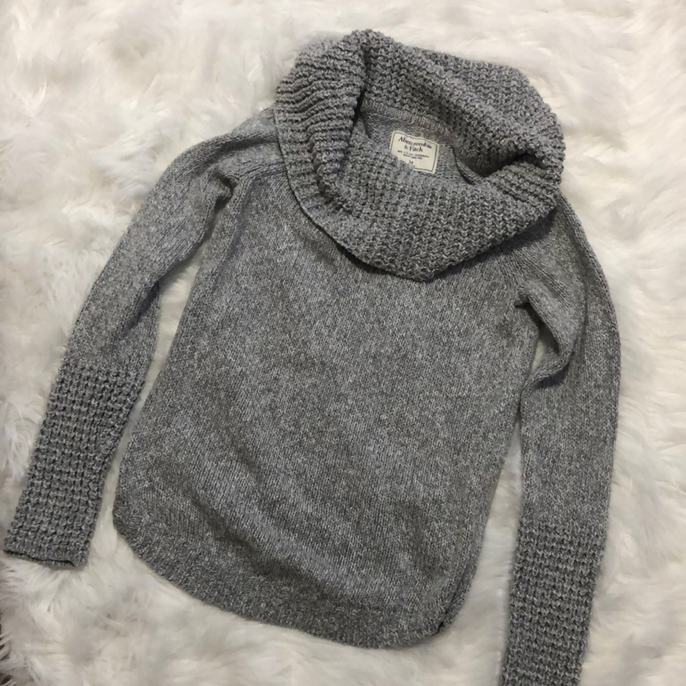 Size m Abercrombie sweater.